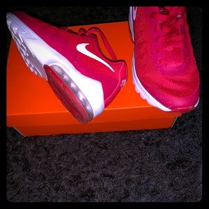 Nike Air Max Invigor Women's Sneakers Running Shoe